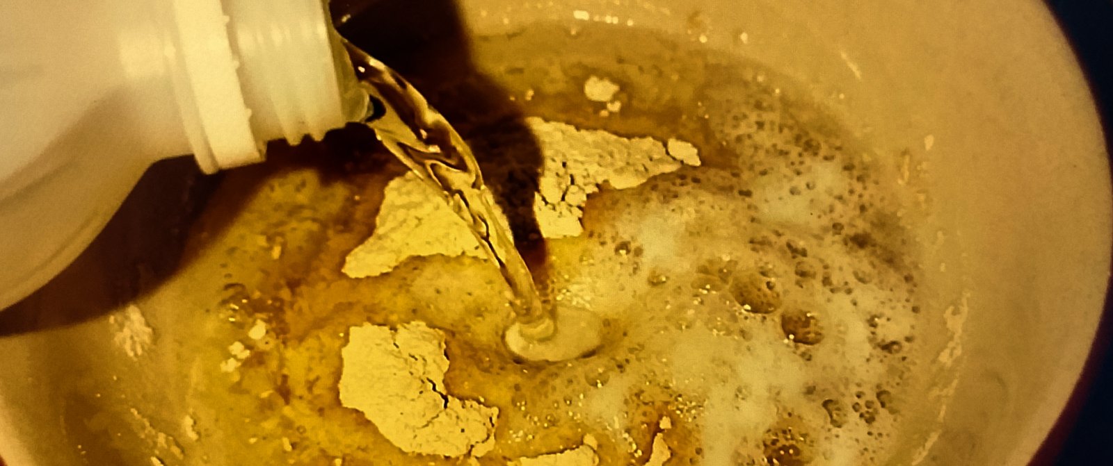 dried paste Vinegar reacting with dried baking soda paste inside the oven