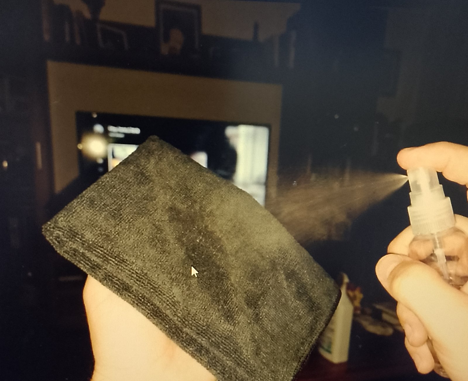microfiber clothes tv Correctly dampening a microfiber cloth for screen cleaning