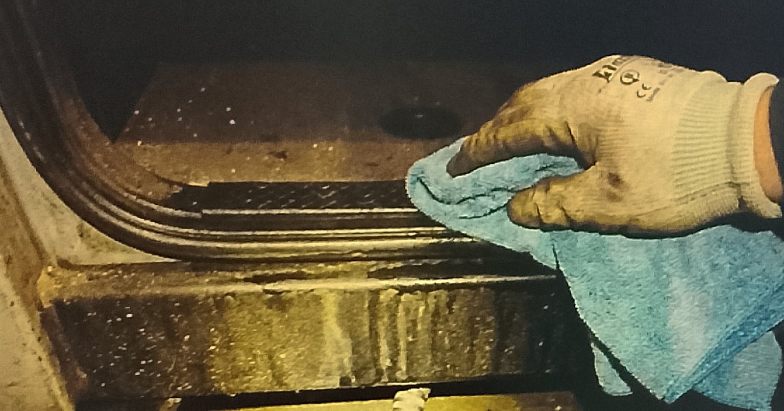 Cleaning the rubber air chamber