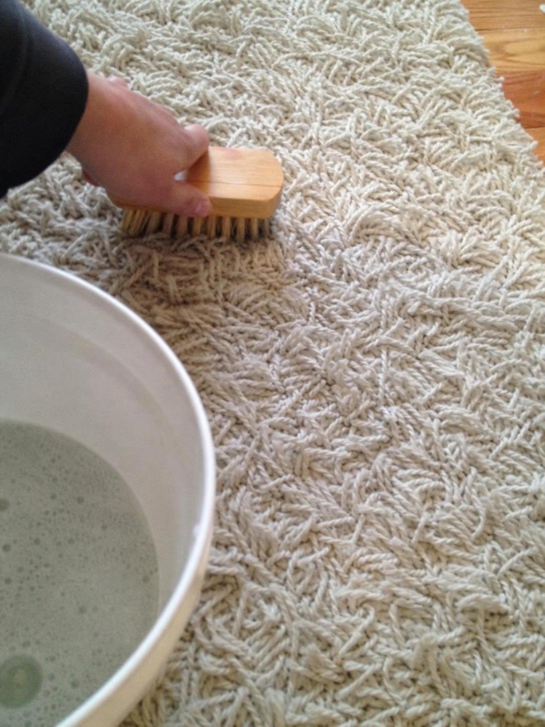 cleaning method 🟩2. Row number 2 106 Close-up household cleaning method for how to clean a shag rug at home; best way to clean a shag rug at home; clean a shag rug at home without damage; safe cleaner for a shag rug at home; a shag rug at home cleaning mistakes; how often to clean a shag rug at home