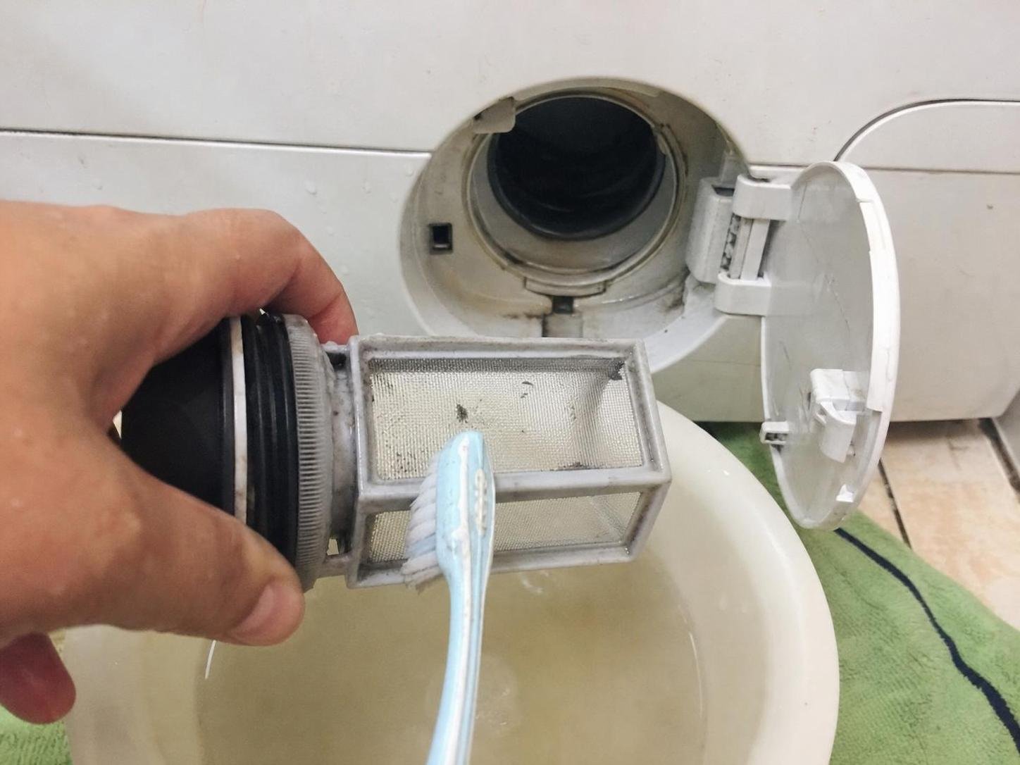cleaning method 🟩2. Row number 2 118 Close-up household cleaning method for how to clean washing machine filter; best way to clean washing machine filter; clean washing machine filter without damage; safe cleaner for washing machine filter; washing machine filter cleaning mistakes; how often to clean washing machine filter