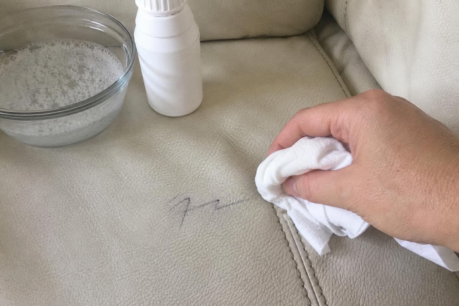 cleaning method 🟩2. Row number 2 121 Close-up household cleaning method for how to remove ink from a leather couch; best way to remove ink from a leather couch; remove ink from a leather couch without damage; safe cleaner for ink from a leather couch; how to prevent ink from a leather couch; ink from a leather couch cleaning mistakes