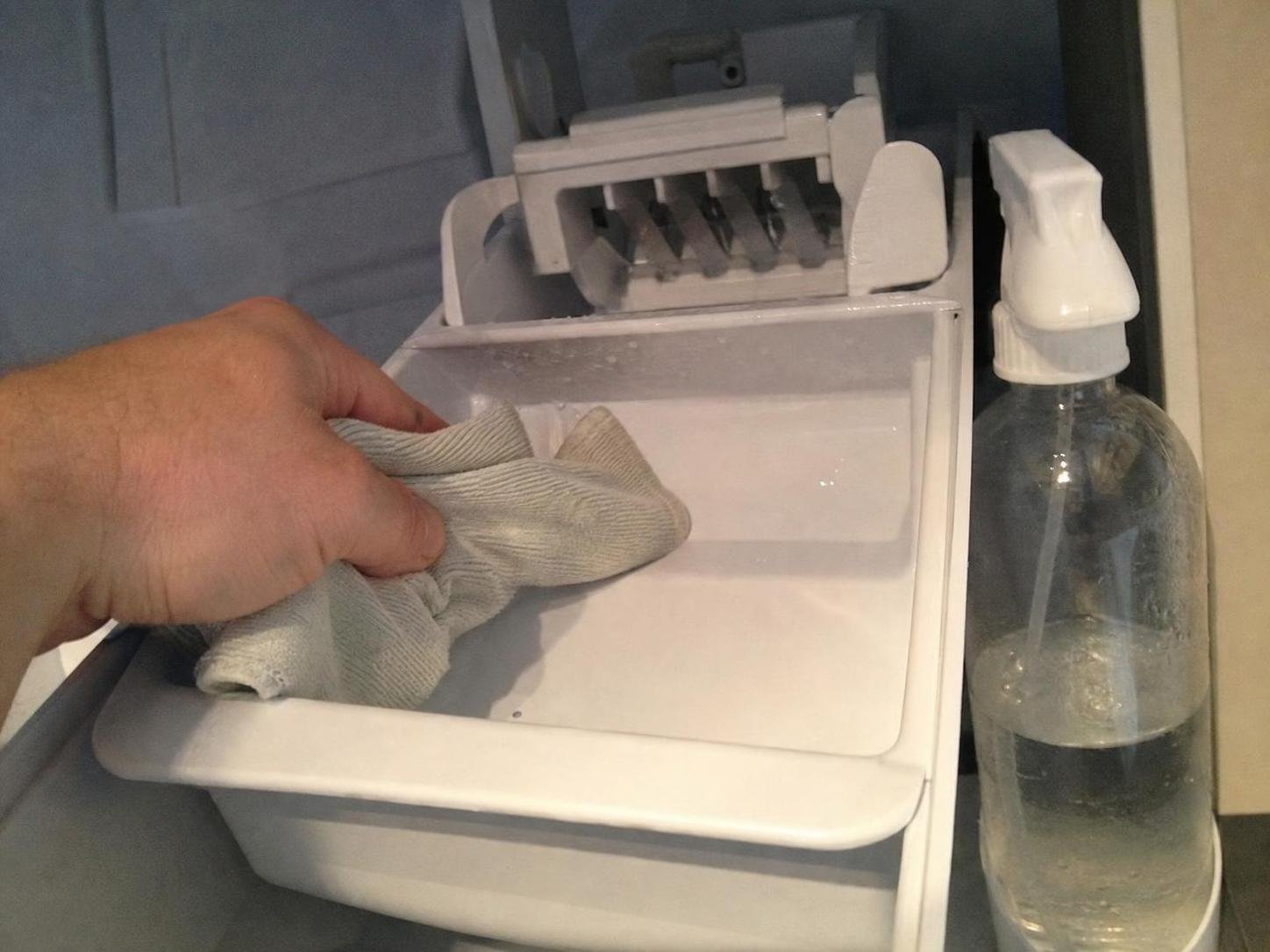 cleaning method 🟩2. Row number 2 97 Close-up household cleaning method for how to clean an ice maker safely; best way to clean an ice maker safely; clean an ice maker safely without damage; safe cleaner for an ice maker safely; an ice maker safely cleaning mistakes; how often to clean an ice maker safely